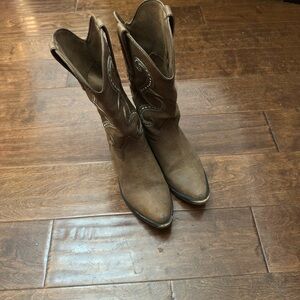 Brown Heeled Boots with Mid-Calf Height and Pointed Toe